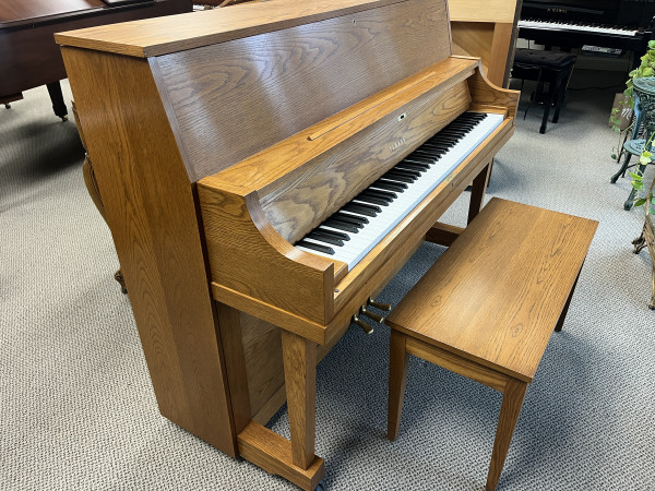 1999 Yamaha P22 studio piano - Upright - Studio Pianos